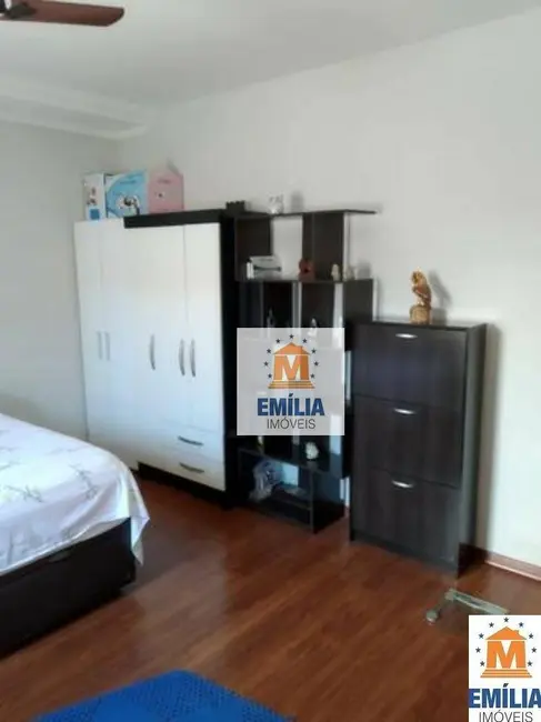 Casa com 3 quartos à venda, 300m2 em Jardim Siesta, Jacarei - SP - imagem 5 Foto 5 de Casa com 3 quartos à venda, 300m2 em Jardim Siesta, Jacarei - SP