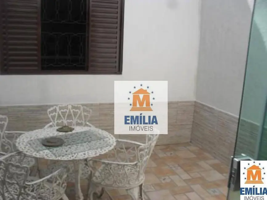 Casa com 3 quartos à venda, 300m2 em Jardim Siesta, Jacarei - SP - imagem 3 Foto 3 de Casa com 3 quartos à venda, 300m2 em Jardim Siesta, Jacarei - SP