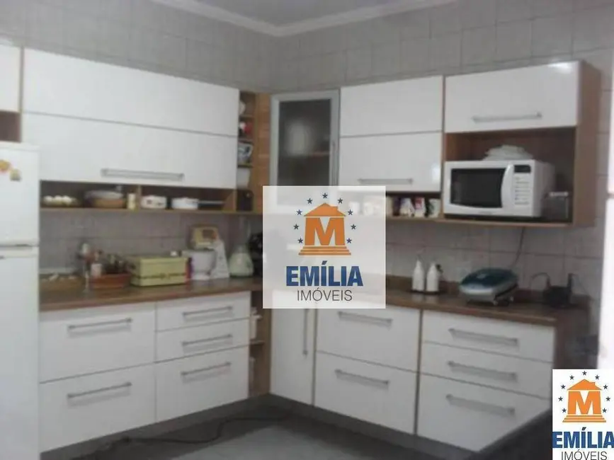 Casa com 3 quartos à venda, 300m2 em Jardim Siesta, Jacarei - SP - imagem 8 Foto 8 de Casa com 3 quartos à venda, 300m2 em Jardim Siesta, Jacarei - SP