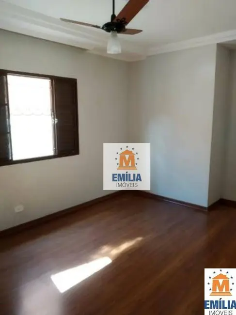Casa com 3 quartos à venda, 300m2 em Jardim Siesta, Jacarei - SP - imagem 4 Foto 4 de Casa com 3 quartos à venda, 300m2 em Jardim Siesta, Jacarei - SP