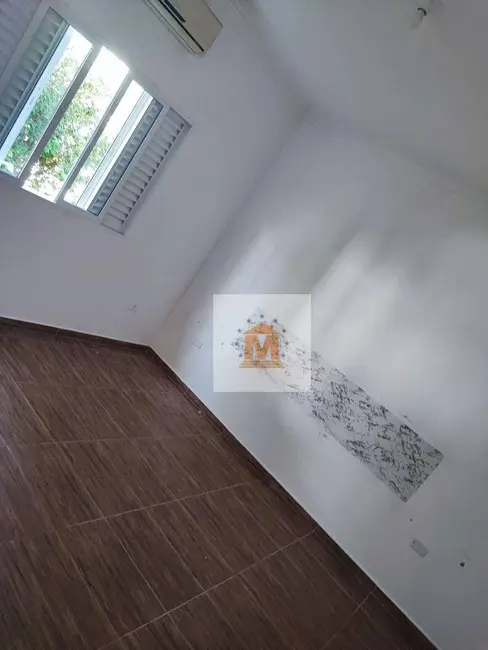 Sobrado com 4 quartos à venda, 250m2 em Jacarei - SP - imagem 3 Foto 3 de Sobrado com 4 quartos à venda, 250m2 em Jacarei - SP