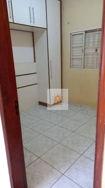 Casa com 3 quartos à venda, 250m2 em Vila Garcia (São Silvestre), Jacarei - SP - imagem 3 Foto 3 de Casa com 3 quartos à venda, 250m2 em Vila Garcia (São Silvestre), Jacarei - SP