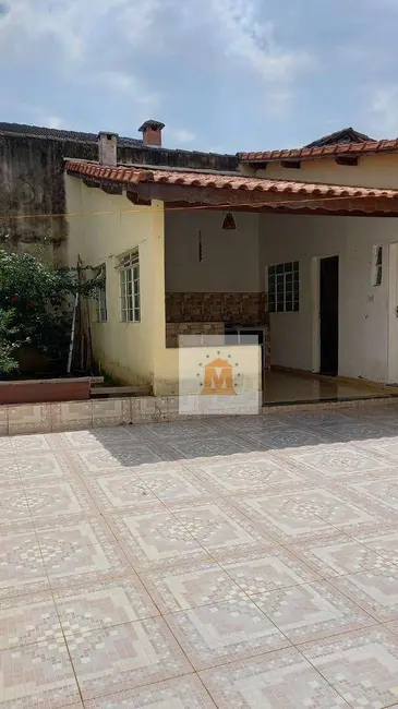 Casa com 3 quartos à venda, 250m2 em Vila Garcia (São Silvestre), Jacarei - SP - imagem 8 Foto 8 de Casa com 3 quartos à venda, 250m2 em Vila Garcia (São Silvestre), Jacarei - SP