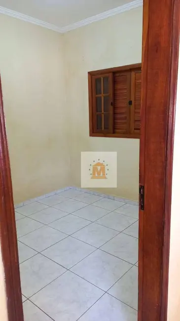 Casa com 3 quartos à venda, 250m2 em Vila Garcia (São Silvestre), Jacarei - SP - imagem 9 Foto 9 de Casa com 3 quartos à venda, 250m2 em Vila Garcia (São Silvestre), Jacarei - SP