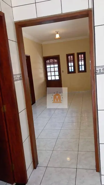 Casa com 3 quartos à venda, 250m2 em Vila Garcia (São Silvestre), Jacarei - SP - imagem 7 Foto 7 de Casa com 3 quartos à venda, 250m2 em Vila Garcia (São Silvestre), Jacarei - SP