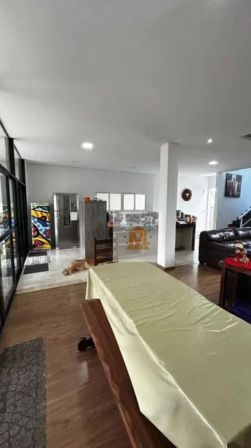 Foto 5 de Sobrado com 3 quartos à venda, 250m2 em Jacarei - SP