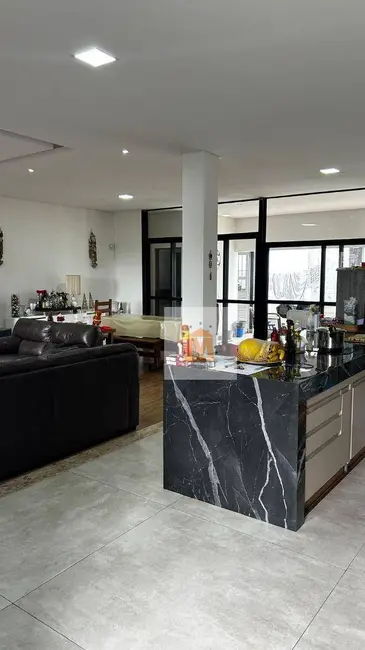 Foto 1 de Sobrado com 3 quartos à venda, 250m2 em Jacarei - SP