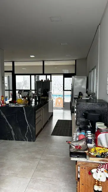 Foto 2 de Sobrado com 3 quartos à venda, 250m2 em Jacarei - SP