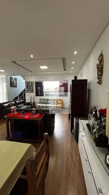 Foto 4 de Sobrado com 3 quartos à venda, 250m2 em Jacarei - SP