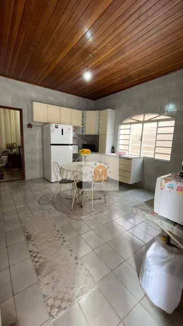 Foto 3 de Sobrado com 3 quartos à venda, 254m2 em Parque dos Príncipes, Jacarei - SP