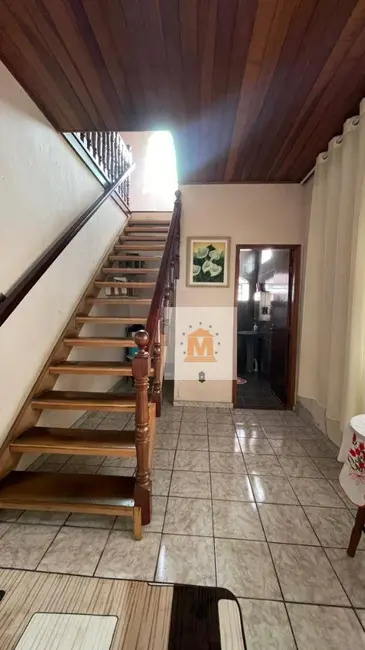 Foto 2 de Sobrado com 3 quartos à venda, 254m2 em Parque dos Príncipes, Jacarei - SP