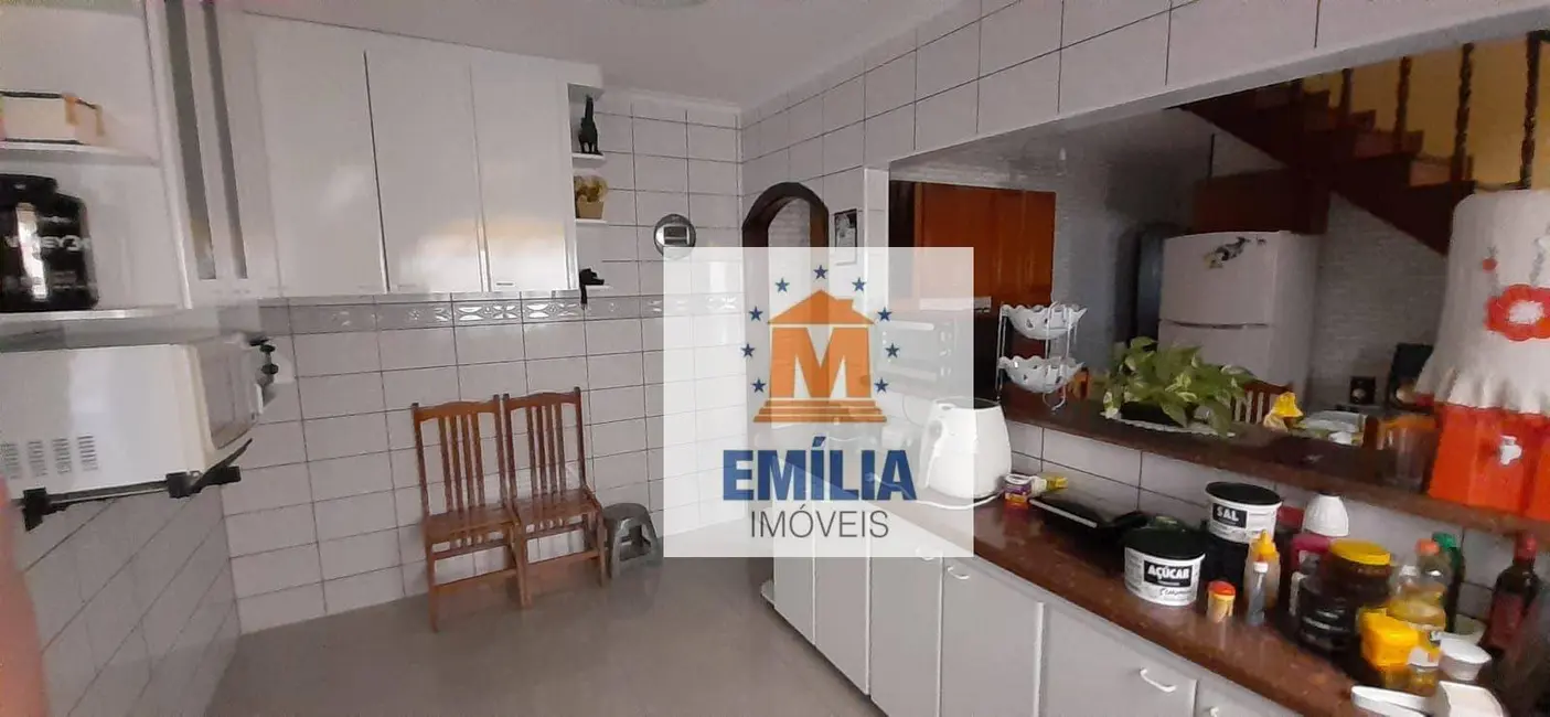 Sobrado com 3 quartos à venda, 150m2 em Parque Itamarati, Jacarei - SP - imagem 2 Foto 2 de Sobrado com 3 quartos à venda, 150m2 em Parque Itamarati, Jacarei - SP