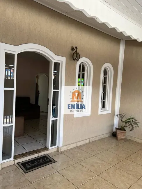 Foto 1 de Casa com 4 quartos à venda, 131m2 em Vila Pinheiro, Jacarei - SP