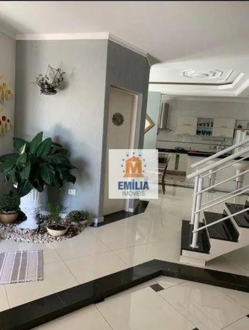 Sobrado com 3 quartos à venda, 175m2 em Jacarei - SP - imagem 1 Foto 1 de Sobrado com 3 quartos à venda, 175m2 em Jacarei - SP