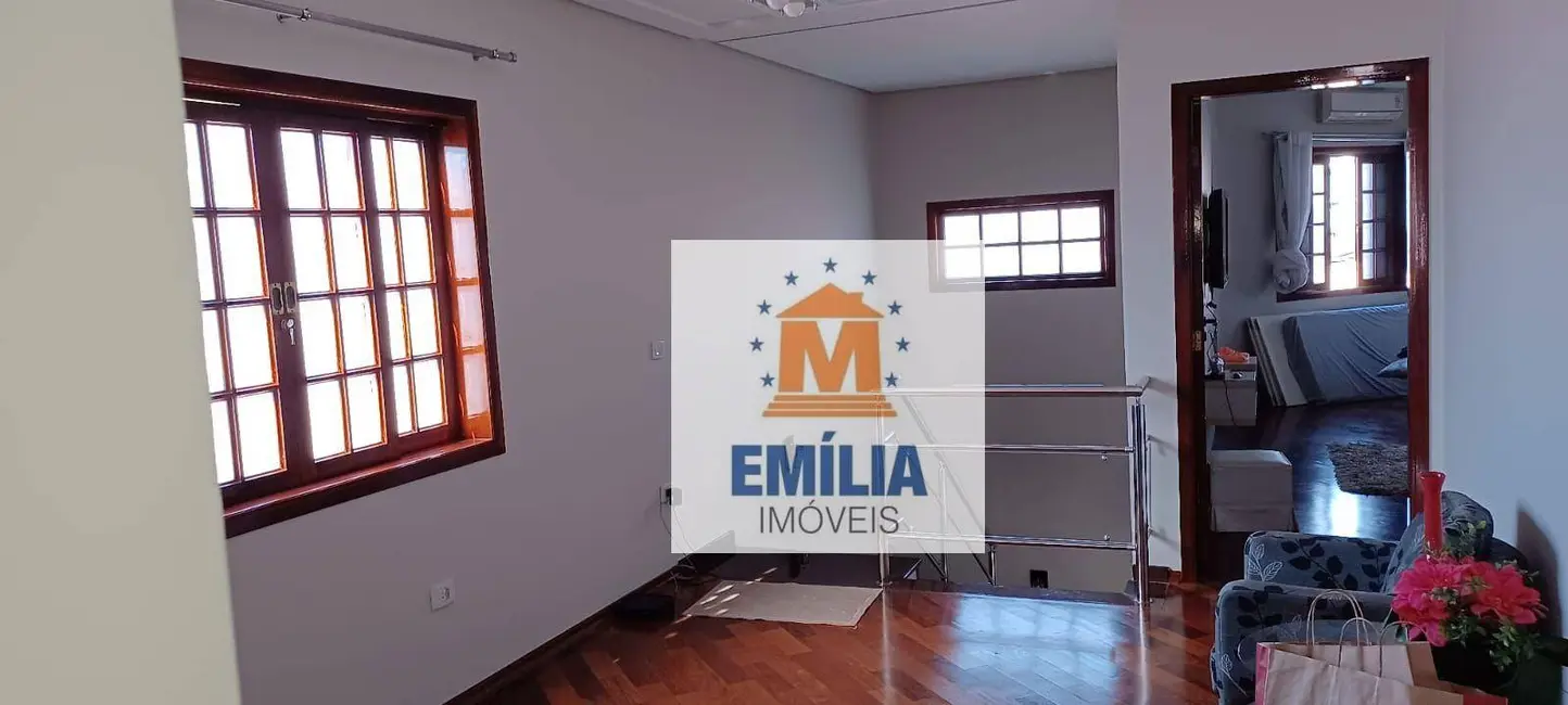 Sobrado com 3 quartos à venda, 250m2 em Cidade Jardim, Jacarei - SP - imagem 4 Foto 4 de Sobrado com 3 quartos à venda, 250m2 em Cidade Jardim, Jacarei - SP