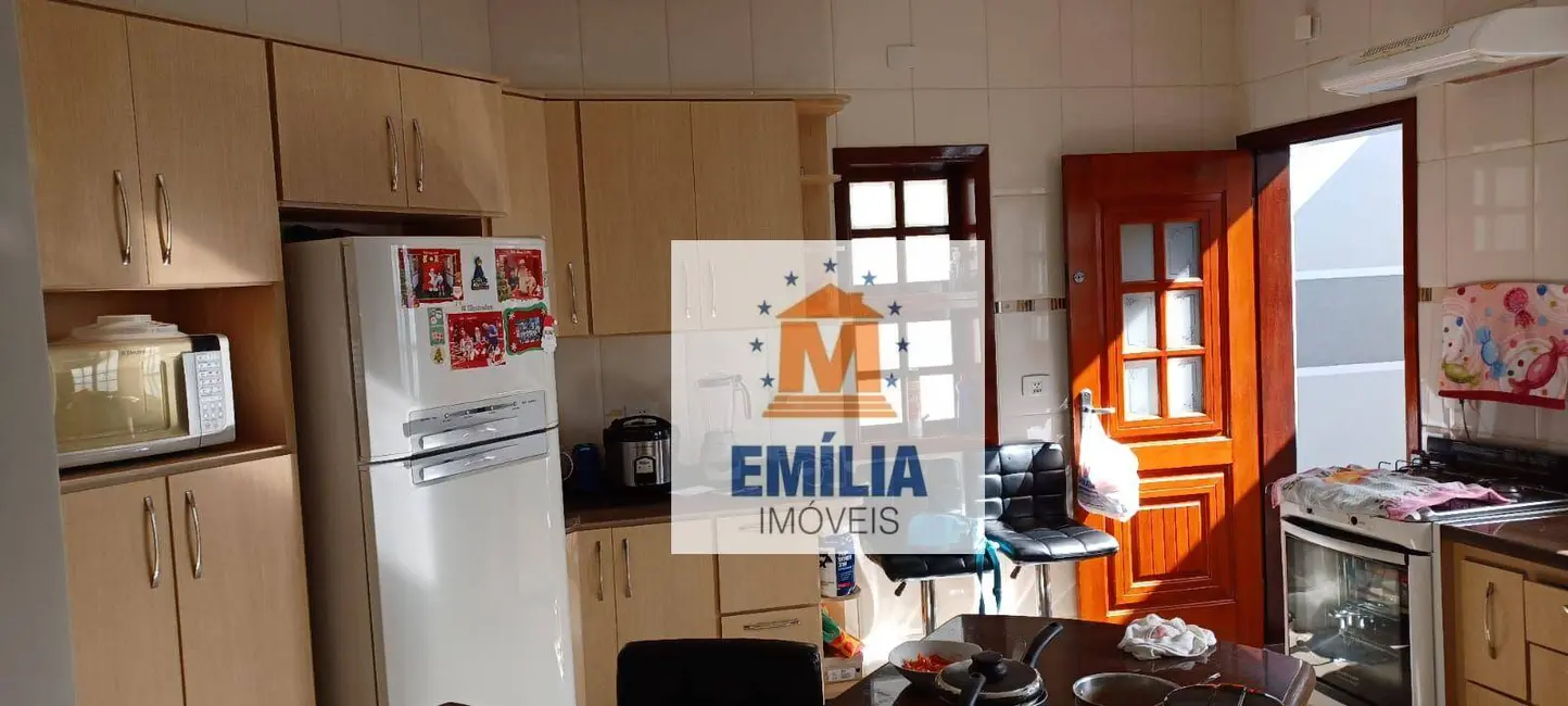 Sobrado com 3 quartos à venda, 250m2 em Cidade Jardim, Jacarei - SP - imagem 9 Foto 9 de Sobrado com 3 quartos à venda, 250m2 em Cidade Jardim, Jacarei - SP