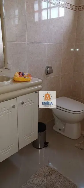 Sobrado com 3 quartos à venda, 250m2 em Cidade Jardim, Jacarei - SP - imagem 2 Foto 2 de Sobrado com 3 quartos à venda, 250m2 em Cidade Jardim, Jacarei - SP