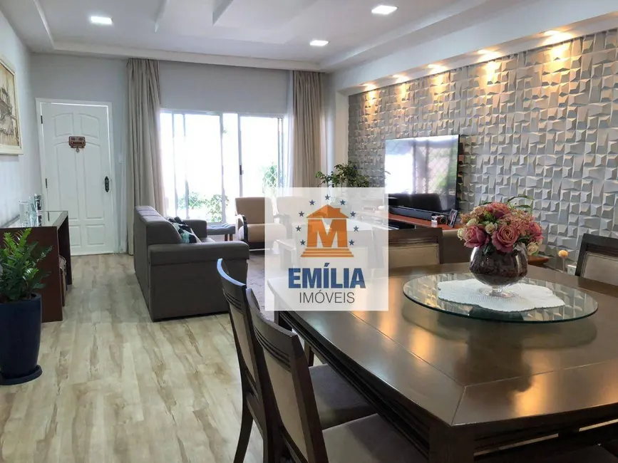 Foto 2 de Sobrado com 5 quartos à venda, 345m2 em Jardim América, Jacarei - SP