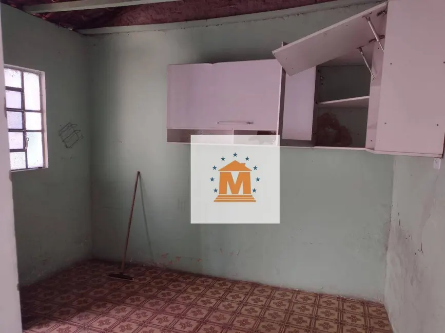 Foto 2 de Casa com 2 quartos à venda, 96m2 em Jardim Jacinto, Jacarei - SP
