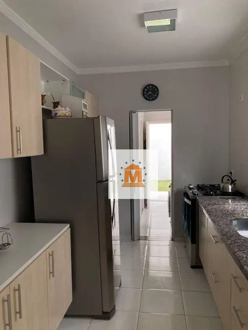 Foto 2 de Sobrado com 4 quartos à venda, 250m2 em Parque Califórnia, Jacarei - SP
