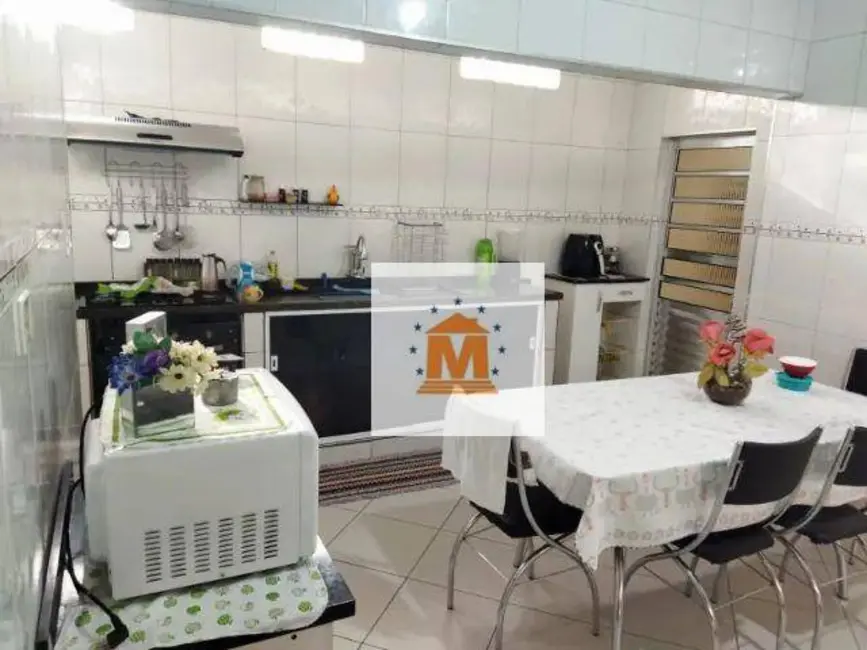 Foto 4 de Casa com 3 quartos à venda, 150m2 em Jardim Pitoresco, Jacarei - SP