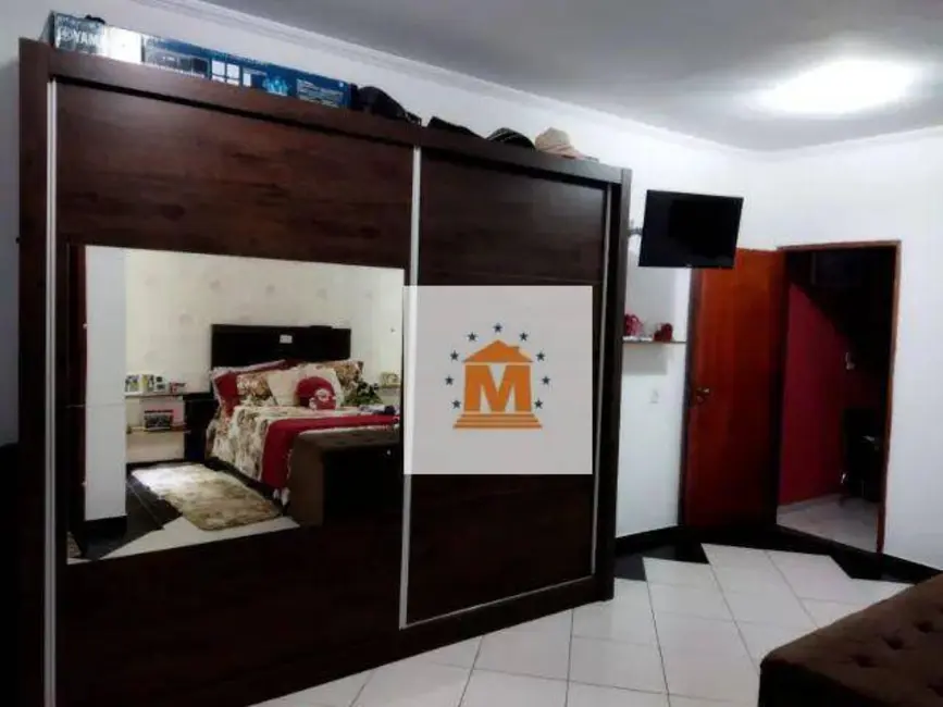 Foto 1 de Casa com 3 quartos à venda, 150m2 em Jardim Pitoresco, Jacarei - SP