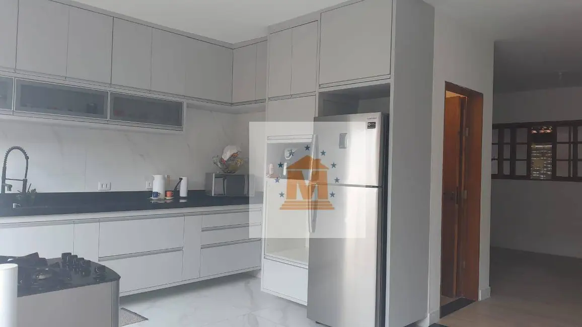 Foto 1 de Sobrado com 3 quartos à venda, 154m2 em Parque Califórnia, Jacarei - SP