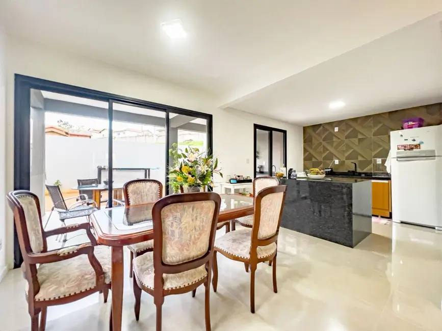 Foto 9 de Sobrado com 3 quartos à venda, 250m2 em Jacarei - SP