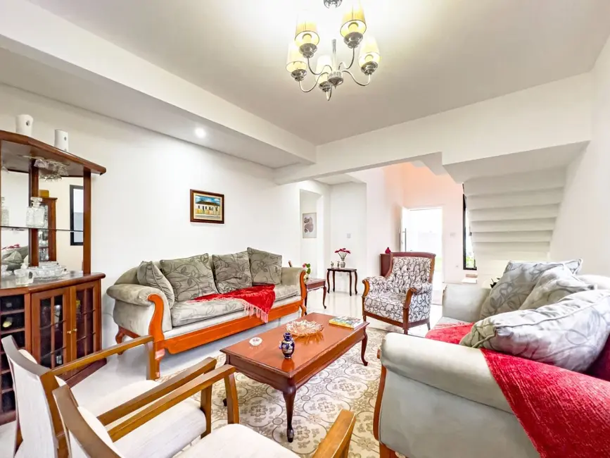 Foto 2 de Sobrado com 3 quartos à venda, 250m2 em Jacarei - SP