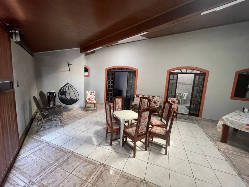 Foto 1 de Casa com 2 quartos à venda, 125m2 em Vila Zezé, Jacarei - SP