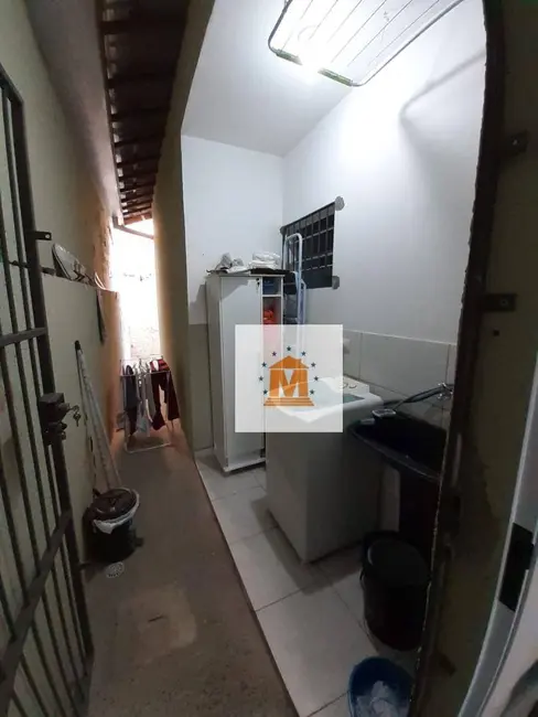 Foto 2 de Casa com 2 quartos à venda, 150m2 em Vila Zezé, Jacarei - SP