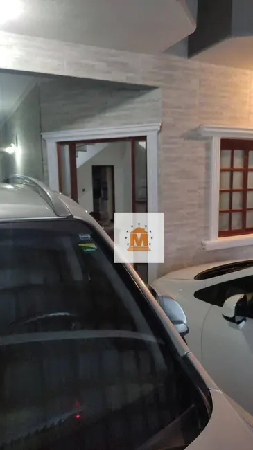 Foto 3 de Sobrado com 4 quartos à venda, 140m2 em Residencial Santa Paula, Jacarei - SP