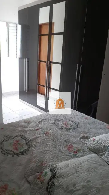 Foto 2 de Casa com 3 quartos à venda, 149m2 em Parque Santo Antônio, Jacarei - SP