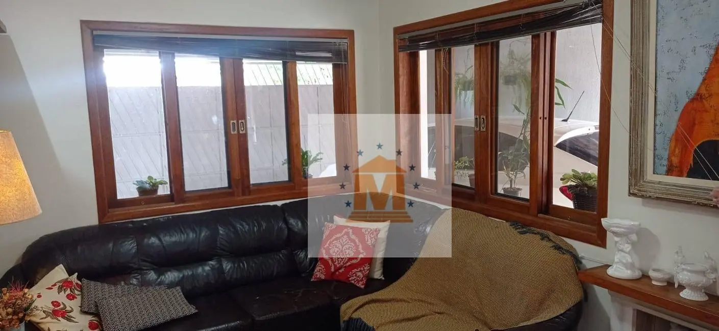 Foto 2 de Casa com 3 quartos à venda, 273m2 em Jardim Pereira do Amparo, Jacarei - SP