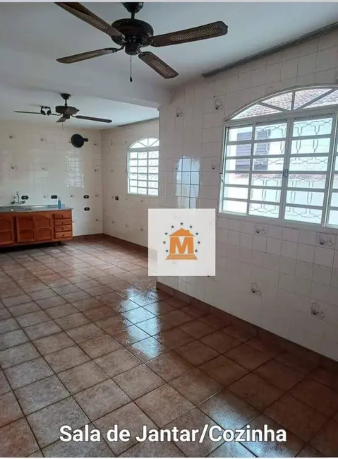 Foto 1 de Casa com 3 quartos à venda, 250m2 em Parque Itamarati, Jacarei - SP