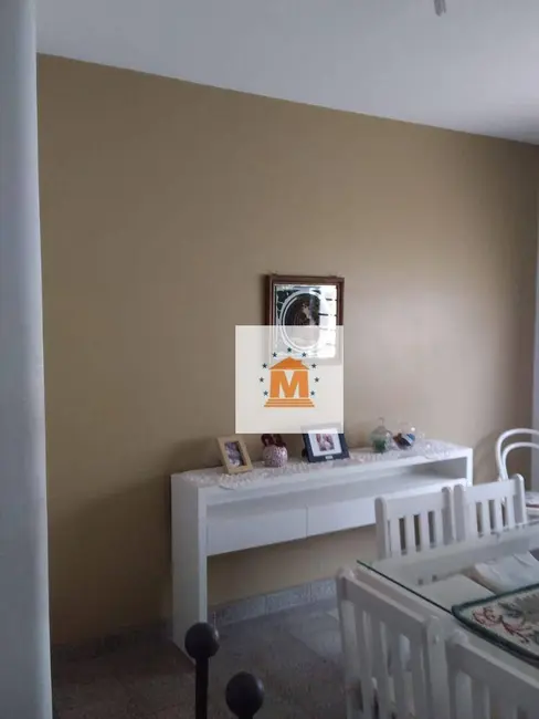 Sobrado com 5 quartos à venda, 250m2 em Centro, Jacarei - SP - imagem 2 Foto 2 de Sobrado com 5 quartos à venda, 250m2 em Centro, Jacarei - SP