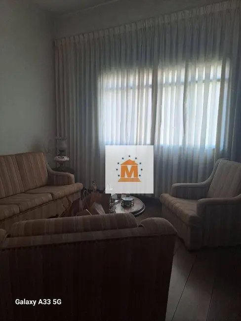 Sobrado com 5 quartos à venda, 250m2 em Centro, Jacarei - SP - imagem 6 Foto 6 de Sobrado com 5 quartos à venda, 250m2 em Centro, Jacarei - SP