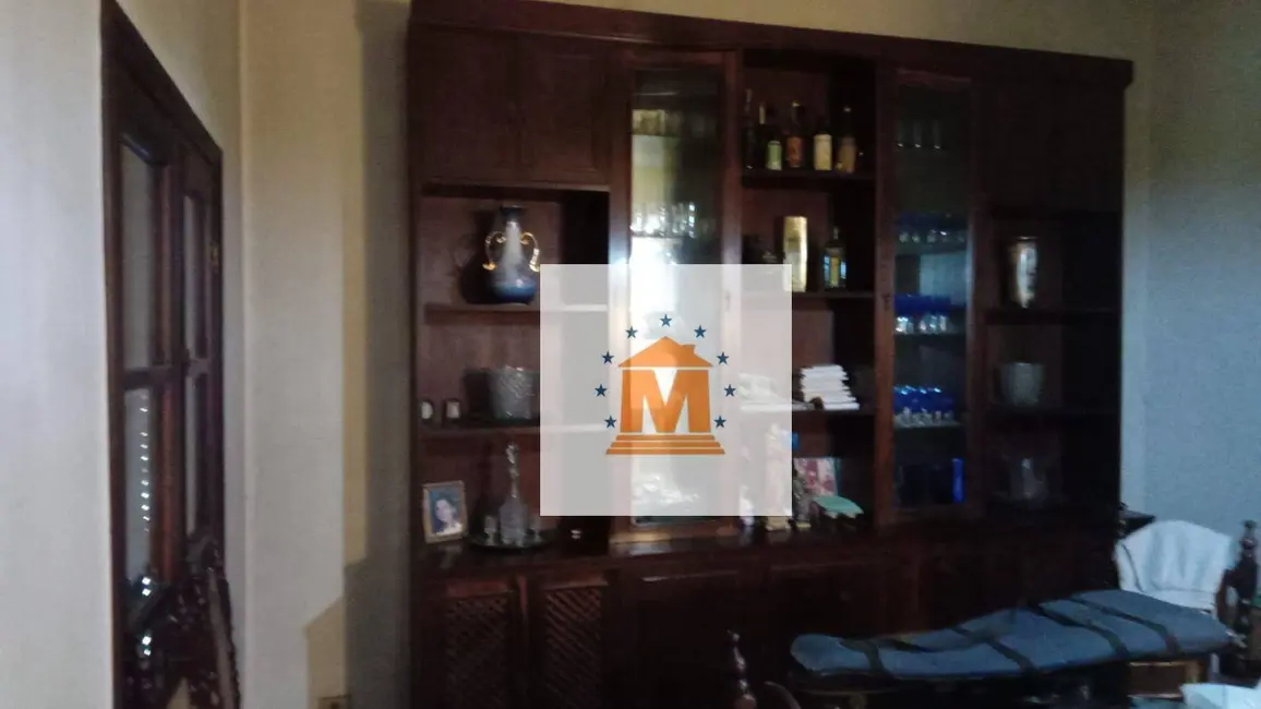 Sobrado com 5 quartos à venda, 250m2 em Centro, Jacarei - SP - imagem 4 Foto 4 de Sobrado com 5 quartos à venda, 250m2 em Centro, Jacarei - SP