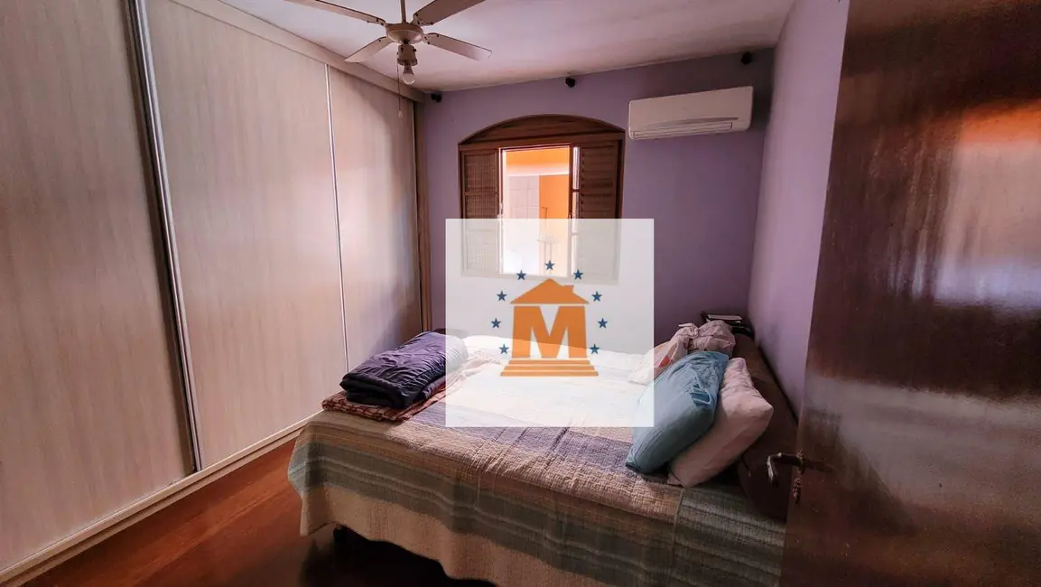 Foto 2 de Casa com 3 quartos à venda, 250m2 em Cidade Jardim, Jacarei - SP