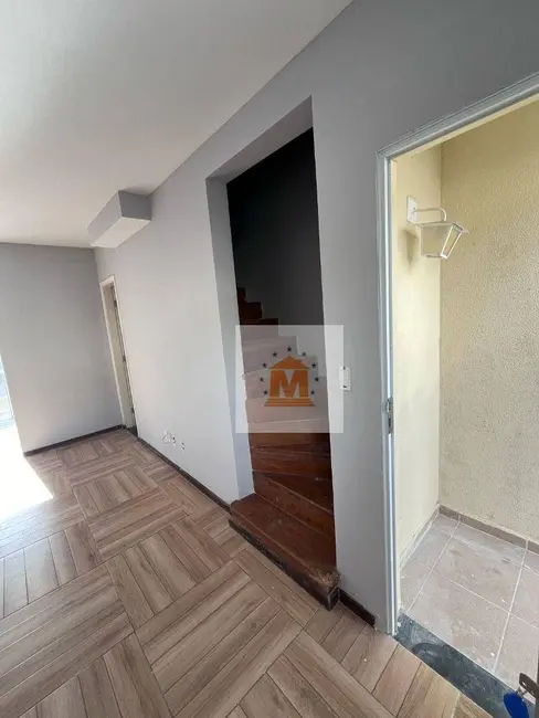 Foto 2 de Sobrado com 2 quartos à venda, 68m2 em Jardim Colônia, Jacarei - SP