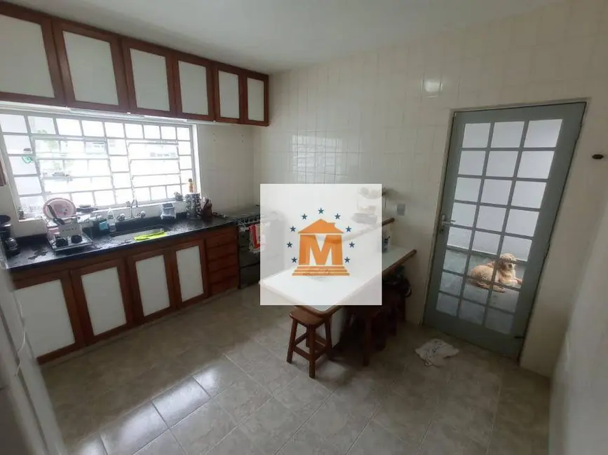 Foto 4 de Casa com 3 quartos à venda, 250m2 em Centro, Jacarei - SP