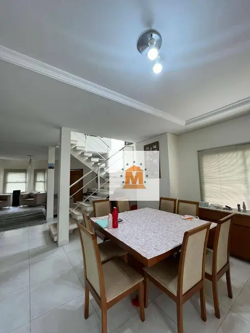 Foto 3 de Casa de Condomínio com 3 quartos à venda, 430m2 em Loteamento Villa Branca, Jacarei - SP