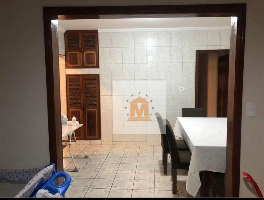 Foto 4 de Casa com 4 quartos à venda, 250m2 em Centro, Jacarei - SP