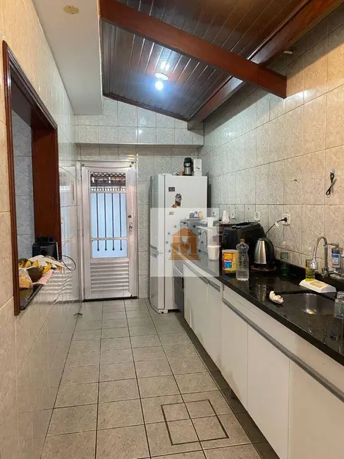 Foto 2 de Casa com 4 quartos à venda, 250m2 em Centro, Jacarei - SP