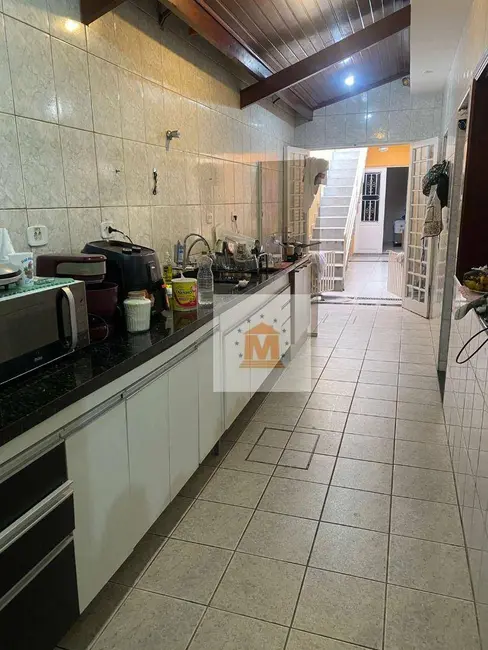 Foto 1 de Casa com 4 quartos à venda, 250m2 em Centro, Jacarei - SP