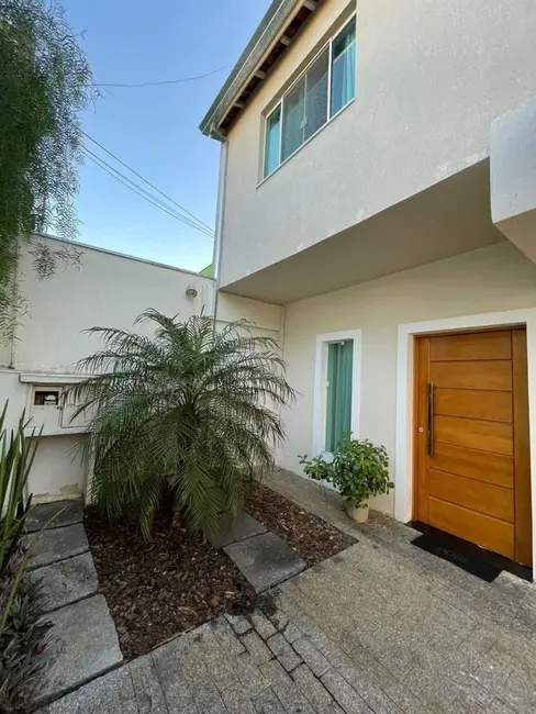 Foto 3 de Sobrado com 3 quartos à venda, 320m2 em Jardim Flórida, Jacarei - SP