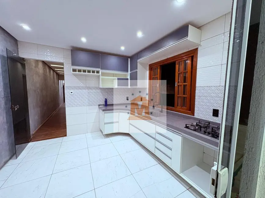 Foto 1 de Sobrado com 5 quartos à venda, 125m2 em Jardim do Vale, Jacarei - SP