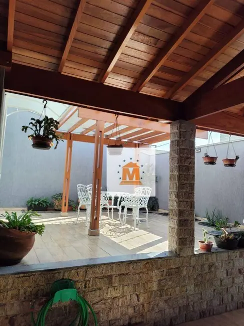 Foto 3 de Casa com 3 quartos à venda, 250m2 em Jacarei - SP