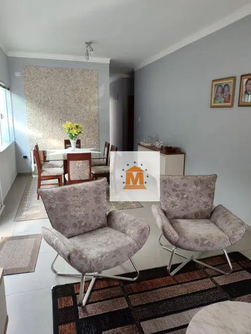 Foto 1 de Casa com 3 quartos à venda, 250m2 em Jacarei - SP