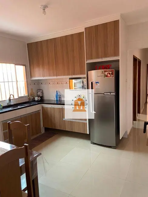 Foto 1 de Casa com 2 quartos à venda, 150m2 em Jardim do Marquês, Jacarei - SP